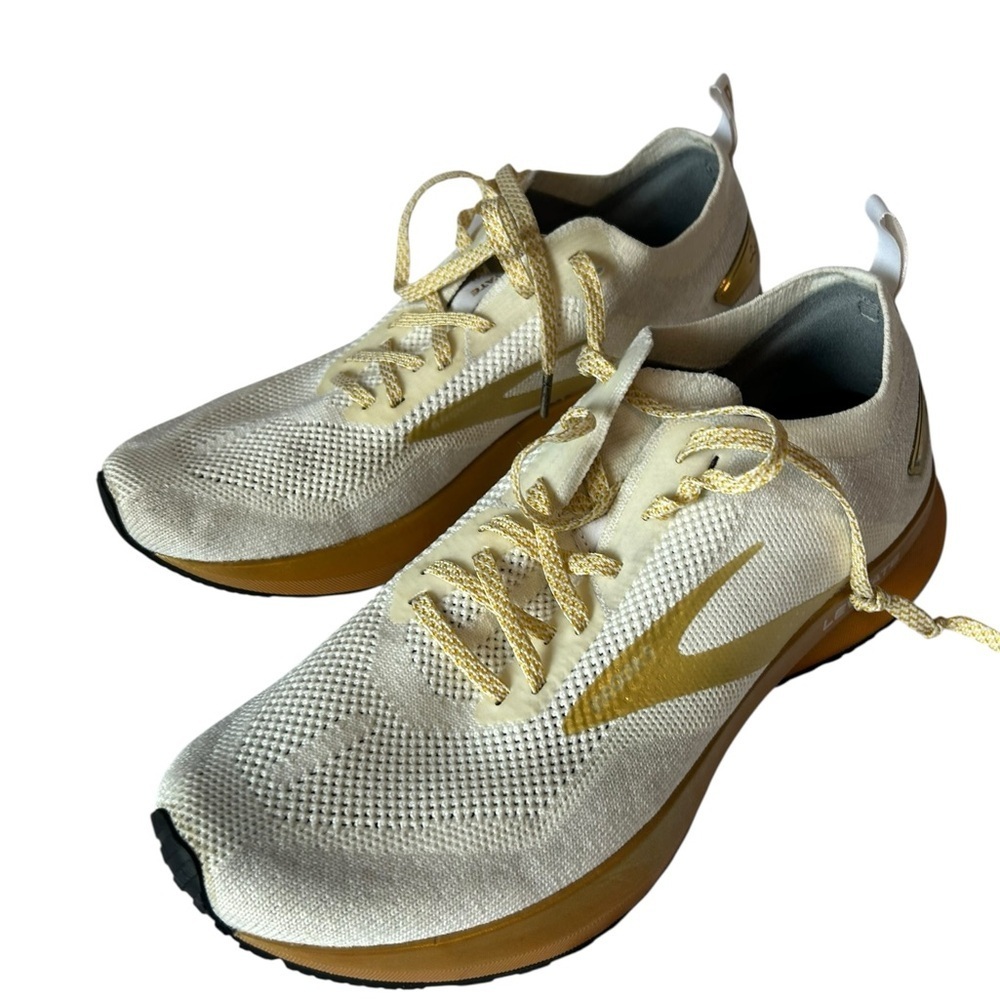 Brooks Levitate Women’s Running Shoes Size 9 White Gold Athletic Sneakers